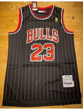 NBA 1996-97 Chicago Bulls Michael Jordan #23 Jersey Large Mitchell & Ness NWT